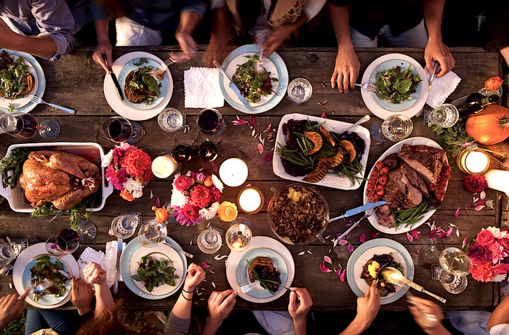 thanksgiving-dinner-stocksy-w724